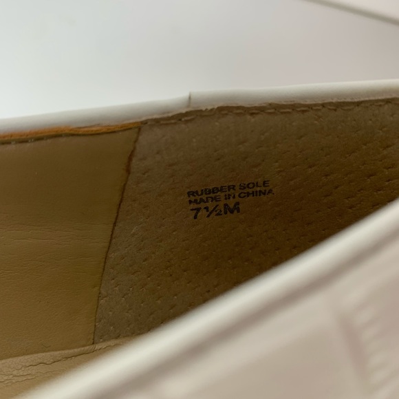 Ann Taylor White Ursula Croco Embossed Leather Tassel Loafers 7.5 - Picture 7 of 7